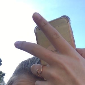 Meet your Posher, Abril